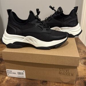 Steve Madden Myles sneaker
